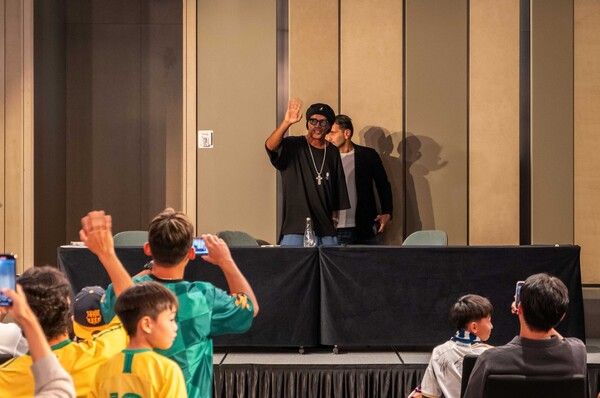 팬 미팅에서의 호나우지뉴. 사진┃라싱시티그룹 코리아