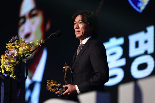 K리그1 울산현대와 3년 연장 계약한 홍명보 감독. 사진┃울산현대