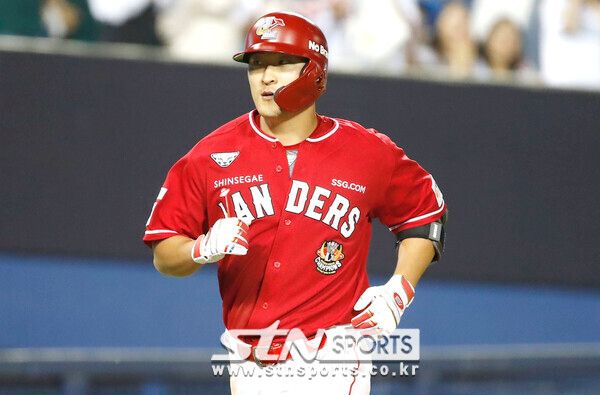 SSG 랜더스 외야수 하재훈. 사진┃뉴시스