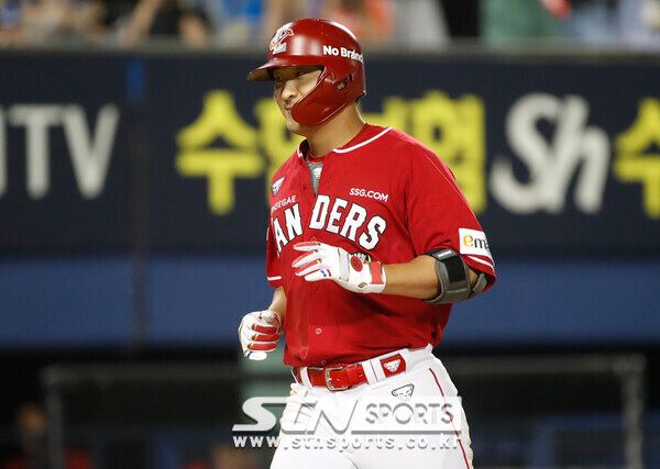 SSG 랜더스 외야수 하재훈. 사진┃뉴시스