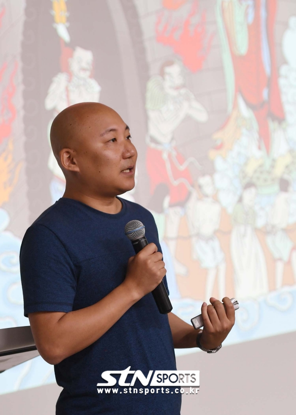 웹툰 작가 주호민. 사진｜뉴시스