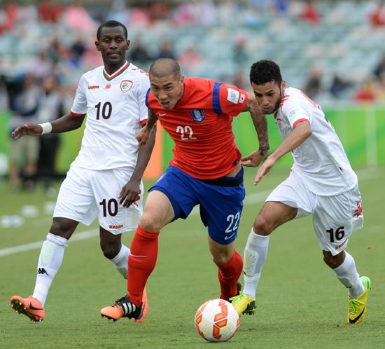 '2015 호주 아시안컵 A조 조별리그 1차전' 대한민국과 오만의 경기에서 한국 차두리가 오만 수비를 피해 공격하고 있다. 사진=뉴시스