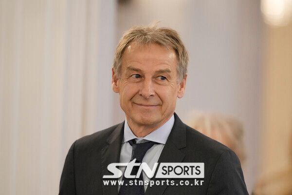 해외 행사들에 자주 참여한 위르겐 클린스만 감독. 사진┃뉴시스/AP