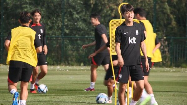 즐기며 훈련에 임하는 선수들. 사진 속은 이재성. 사진┃KFA
