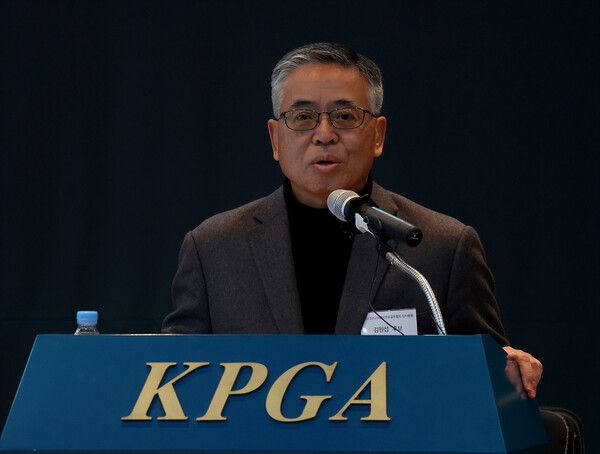 KPGA 제19대 회장으로 당선된 김원섭 회장이 2024년 '갑진년' 청사진을 밝히는 신년사를 발표. 사진┃KPGA