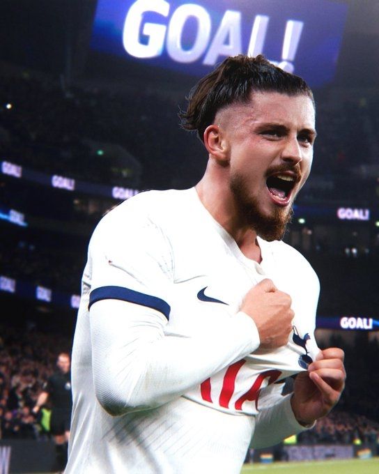 라드구신은 1m 91cm의 장신 센터백으로 수비력이 안정적이고, 탄탄한 피지컬을 활용한 제공권 능력이 뛰어나다는 평가다. 특히, 후방 빌드업 능력도 훌륭하다는 평가를 받는다. 특히, 공격을 전개 시 최후방에서부터 패스하길 원하는 포스테코글루 감독의 전술 스타일과 적중한다는 평가다.