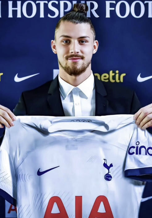 라드구신은 1m 91cm의 장신 센터백으로 수비력이 안정적이고, 탄탄한 피지컬을 활용한 제공권 능력이 뛰어나다는 평가다. 특히, 후방 빌드업 능력도 훌륭하다는 평가를 받는다. 특히, 공격을 전개 시 최후방에서부터 패스하길 원하는 포스테코글루 감독의 전술 스타일과 적중한다는 평가다.