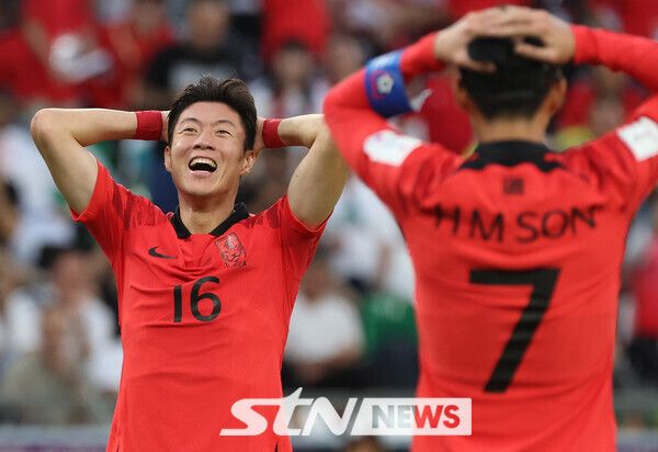 황의조가 여러 차례 출석 요구에 불응했고 수사가 마무리될 때까지 출국을 막을 필요가 있다는 판단을 내린 것으로 알려졌다. 반발한 것으로 알려졌다. ‘과잉 수사로 소속 팀에서 무탄 이탈했다’며 수사관 기피 신청서를 서울경찰청 청문감사인권담당관실에 제출한 것으로 전해졌다. 사진┃뉴시스