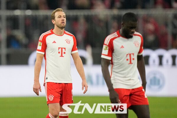 바이에른 뮌헨은 21일 독일 뮌헨에 위치한 알리안츠 아레나에서 치러진 베르더 브레멘과의 2023/24시즌 독일 분데스리가 18라운드 경기에서 0-1로 패배했다. 우승 경쟁 중인데 1위 레버쿠젠보다 1경기를 덜 치른 상황에서 승점 7점 차이로 벌어졌다.사진┃뉴시스/AP