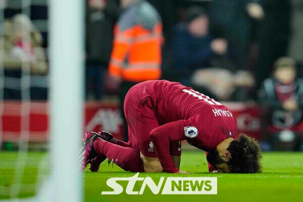 살라의 에이전트에 의하면 부상이 생각했던 것보다 더 심각하다. 21~28일 정도 전력에서 이탈할 예정이다. 영국으로 복귀해 집중 재활 치료에 전념할 예정이며 상태에 따라 이집트 대표팀 복귀가 결정된다. 사진┃뉴시스/AP