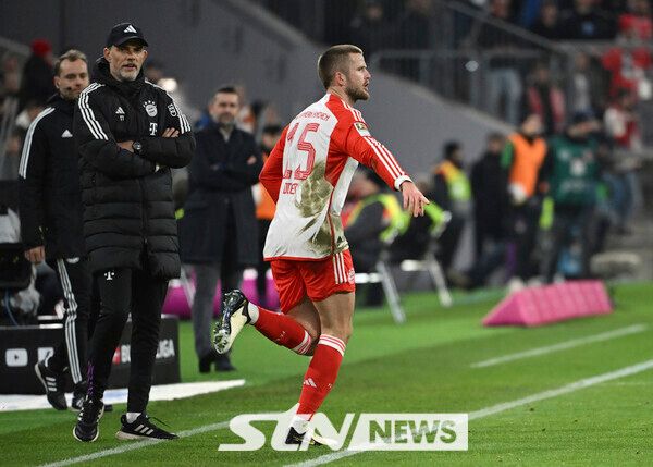 바에에른 뮌헨은 독일 뮌헨에 위치한 알리안츠 아레나에서 치러진 우니온 베를린과의 2023/24시즌 독일 분데스리가 13라운드 순연 경기 1-0으로 승리했다. 데뷔전을 치른 다이어는 존재감을 선보였다. 후반 35분 왼쪽 측면에서 연결된 크로스를 몸을 던지는 육탄 방어를 통해 막아냈다. 이후에도 눈에 띄는 퍼포먼스로 눈도장을 찍었고 팀의 1-0 승리에 기여했다. 45분을 소화하면서 패스 성공 40, 성공률 91%를 기록했다. 이와 함께 클리어링 2, 인터셉트 1회를 선보이면서 나름 안정적인 경기력을 선보였다. 김민재와 우파메카노가 이탈한 상황에서 주어진 역할을 충실히 수행한 것이다. 사진┃뉴시스/AP