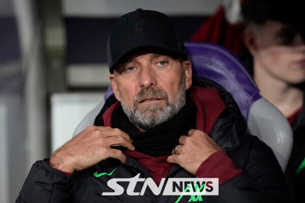 위르겐 클롭 감독이 리버풀과 결별을 선언했다. “많은 사람이 충격받을 거라는 걸 이해한다. 리버풀, 도시, 팬들의 모든 걸 사랑한다. 하지만, 난 여전히 내가 내려야 하는 결정이라고 확신한다. 나의 에너지가 고갈되고 있다는 것이다.” 사진┃리버풀