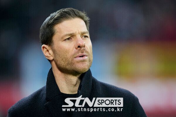  “알론소 감독이 이번 시즌을 끝으로 레버쿠젠을 떠날 것이다. 클롭의 대체자로 강력히 거론되고 있다. 작업에 착수했다”&nbsp;사진┃뉴시스/AP