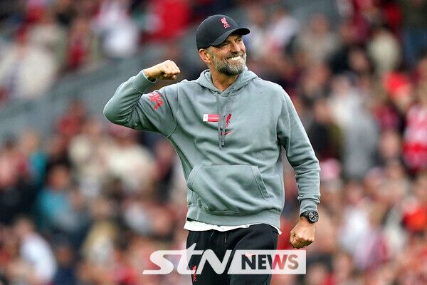 위르겐 클롭 감독이 리버풀과 결별을 선언했다. “많은 사람이 충격받을 거라는 걸 이해한다. 리버풀, 도시, 팬들의 모든 걸 사랑한다. 하지만, 난 여전히 내가 내려야 하는 결정이라고 확신한다. 나의 에너지가 고갈되고 있다는 것이다.” 사진┃리버풀