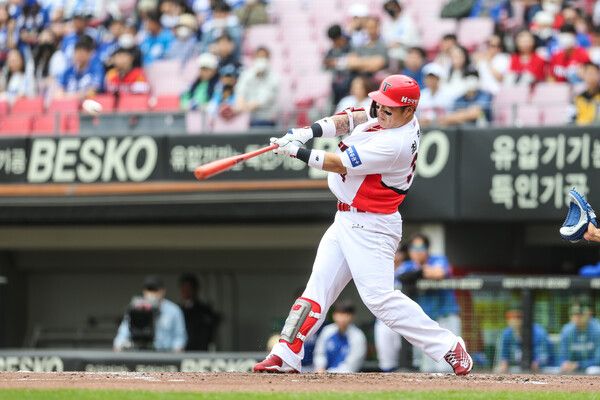 KIA 타이거즈 외야수 최형우가 KBO리그 역대 최다 2루타 기록을 경신했다.&nbsp;사진┃KIA 타이거즈