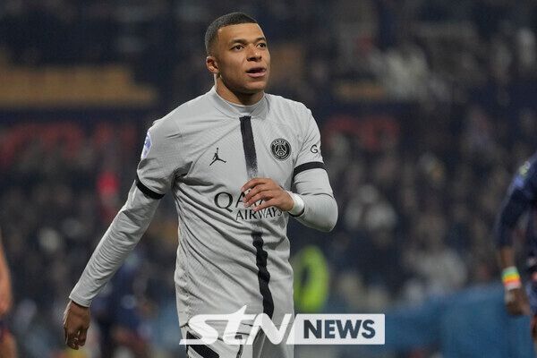 사진┃‘충격 뒷통수’ 음바페 레알 마드리드 이적 아니다? 이강인과 파트너십 계속? “미래 합의 없었어” 뉴시스/AP