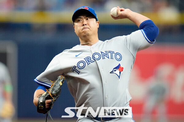 한화 이글스로 복귀를 확정지은 류현진. 사진┃뉴시스/AP