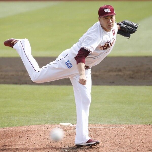 디나카. 사진┃라쿠텐 SNS