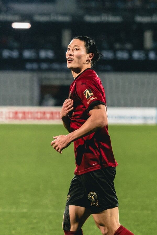 미트윌란은 26일 오전 2시(한국시간) 덴마크 오르후스에 위치한 세레스 파크 아레나에서 치러진 오르후스와의 2023/24시즌 덴마크 수페르리가 19라운드 경기에서 3-2 극적인 승리를 거뒀다. 조규성은 동점골, 이한범은 역전골로 존재감을 과시했다. 사진┃미트윌란