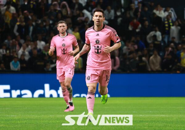 인터 마이매이의 리오넬 메시. 홍콩 리그 올스타와의 친선경기에 부상을 이유로 결장하면서 크리스티아누 호날두처럼 노쇼를 시전했다. 팬들은 환불을 요구하면서 분노를 금치 못하는 중이다. 사진┃뉴시스/AP