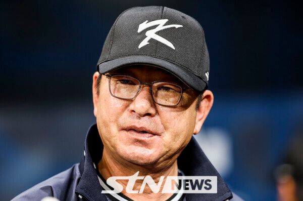 6일 서울 구로구 고척스카이돔에서 열린 메이저리그(MLB) 월드투어 서울시리즈에 참가하는 LA다저스와 샌디에이고 파드리스와의 평가전을 앞둔 팀 코리아 류중일 감독이 취재진의 질문에 답하고 있다. 사진┃뉴시스