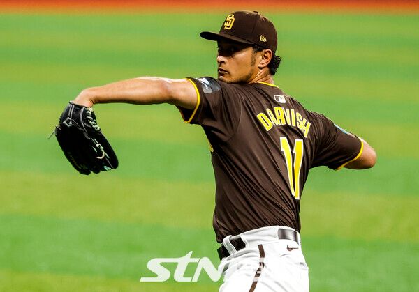 16일 서울 구로구 고척스카이돔에서 열리는 메이저리그(MLB) 월드투어 서울시리즈에 참가하는 샌디에이고 파드리스 다르빗슈가 훈련을 하고 있다. 사진┃뉴시스