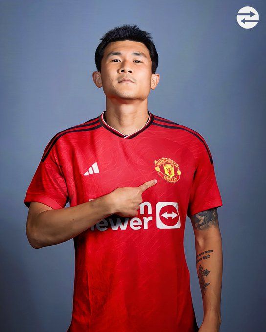 김민재가 맨체스터 유나이티드 이적설이 제기됐다. 맨유 소식통 ‘유나이티드 인 포커스’는 20일 “맨유의 수비 영입 계획은 브랜스웨이트, 곤살로 이나시우, 안토니오 실바와 같은 유망주들에게 초점이 맞춰져 있다. 하지만, 김민재처럼 최고 수준의 선수를 영입할 기회가 생긴다면 규칙 예외를 둘 수도 있다”고 언급했다. 사진┃트랜스퍼 풋볼