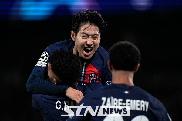 파리 생제르맹의 이강인. PSG가 2승만 추가하면 프랑스 리그1 우승이 가능한 상황에서 4관왕 달성까지 노릴 수 있다. 상황에 따라 챔피언스리그 정상 등극도 노릴 수 있다.&nbsp;추가로 프랑스 FA컵 결승에 진출한 상황이기에 이강인은 PSG에서 4관왕인 쿼드러블 달성도 가능하다. 사진┃뉴시스/AP