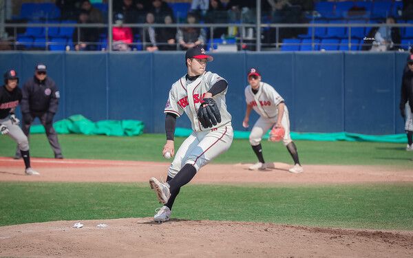 김태형선수가 역투하고 있다.&nbsp;사진┃덕수고 제공