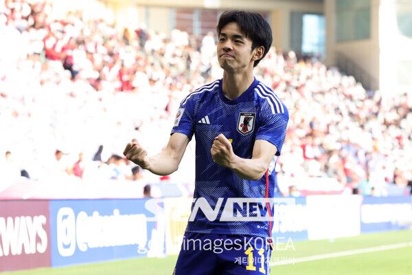 오이와 고 감독이 이끄는 일본은 25일 밤 11시(이하 한국시각) 카타르 도하에 위치한 자심 빈 하마드 스타디움에서 열린 '개최국' 카타르와의 '2024 아시아축구연맹(AFC) 23세 이하(U-23) 아시안컵' 8강전에서 3-2로 승리했한 가운데 기무라 세이지가 골을 넣고 기뻐하고 있다.&nbsp;사진┃게티이미지코리아