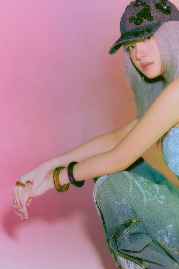 아이브의 두 번째 EP 앨범 '아이브 스위치(IVE SWITCH)'의 안유진·가을·리즈 개인별 콘셉트 포토. 사진┃스타쉽엔터테인먼트