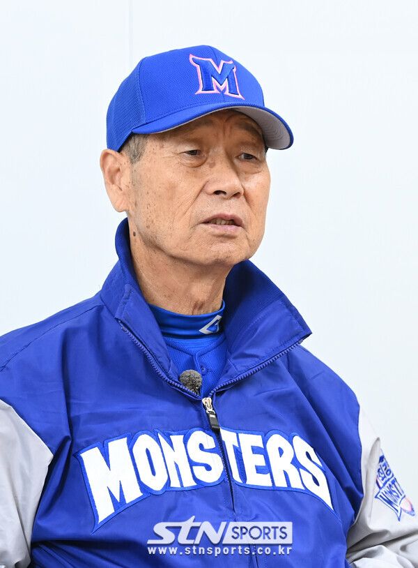 JTBC 예능프로그램 '최강야구'에서 활약 중인 김성근 전 감독. 사진┃뉴시스