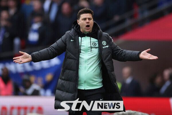 맨체스터 유나이티드의 관심을 받는 마우리시오 포체티노. 에릭 텐 하흐 감독 경질이 우선이다. 영국 매체 ‘더 타임즈’는 23일 “포체티노는 맨유가 에릭 텐 하흐 감독과 결별하고 사령탑 취임이 가능해지면 대화할 의향이 있다”고 전했다.┃뉴시스/AP