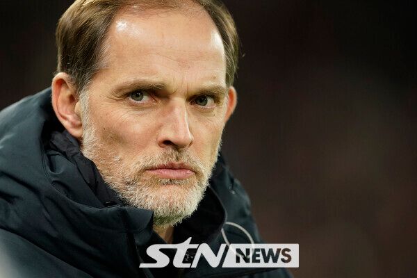 토마스 투헬이 바이에른 뮌헨과 결별 후 곧바로 맨체스터 유나이티드의 지휘봉을 잡는다? 사영국 매체 ‘가디언’은 24일 “맨유가 에릭 텐 하흐 감독을 경질한다면 토마스 투헬이 후임 사령탑 선두 주자다”고 전했다.&nbsp;이어 “맨유는 투헬이 노련한 선수들을 잘 다룰 수 있다는 확신이 있다. 첼시에서 챔피언스리그 우승한 이력에 매료됐다”고 덧붙였다. 사진┃뉴시스/AP