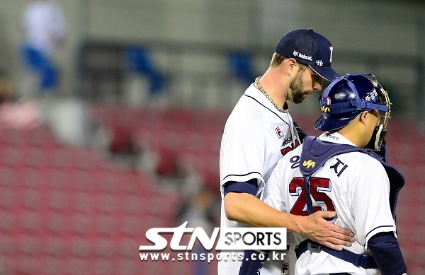 두산 시절 니퍼트와 양의지. 사진｜뉴시스