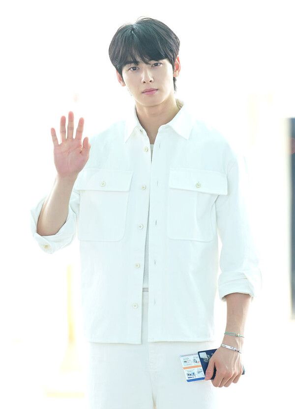 출국하는 차은우. 사진┃쇼메