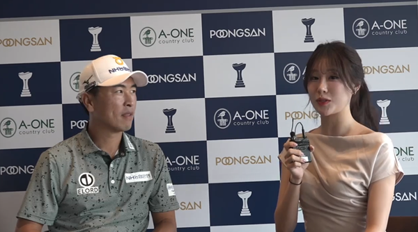 인터뷰 중인 문경준 프로.