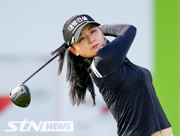 7일 열린 KLPGA투어 2024 셀트리온 퀸즈 마스터즈 1라운드에서 공동 3위에 오른 '루키' 주가인. 사진┃STN뉴스 손진현 기자