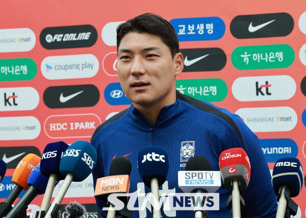 2026 국제축구연맹(FIFA) 북중미 월드컵 아시아 지역 2차 예선 조별리그 C조 6차전 중국과의 경기를 앞둔 축구대표팀 주민규가 8일 오후 경기 고양시 고양종합운동장에서 인터뷰를 하고 있다. 사진┃뉴시스
