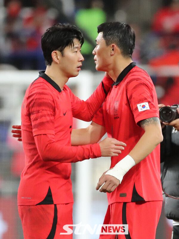 “손흥민은 이번 시즌 프리미어리그(PL)에서 12골을 기록했다. 아시아축구연맹(AFC) 올해의 국제선수도 3번이나 선정됐고 최다 기록이다.” “김민재는 올해 AFC 국제선수로 뽑힌 선수다. 지난 시즌 나폴리를 1990년 이후 처음으로 세리에A 우승으로 이끌었다. 세계 최고의 중앙 수비수 중 한 명이다.” 사진┃뉴시스