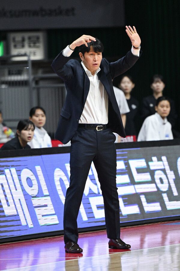 우리은행 위성우 감독. 사진┃WKBL