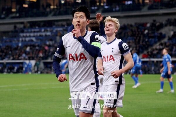 토트넘 홋스퍼의 손흥민이 24일(한국시간) 호펜하임과의 2024/25시즌 유럽축구연맹(UEFA) 유로파리그(UEL) 리그 페이즈 7차전에서 득점 후 세리머니 중이다. 사진┃게티이미지코리아