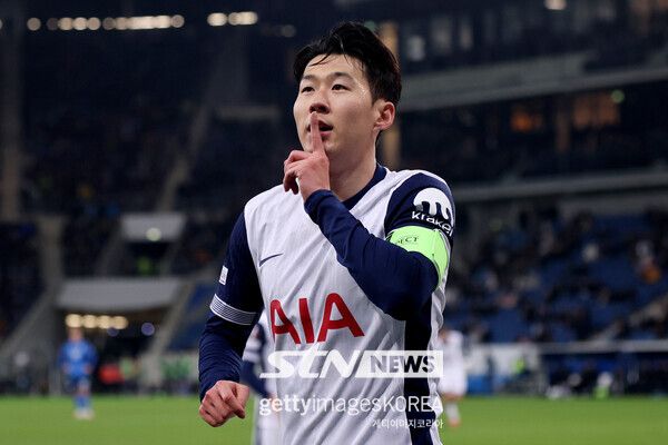 토트넘 홋스퍼의 손흥민이 24일(한국시간) 호펜하임과의 2024/25시즌 유럽축구연맹(UEFA) 유로파리그(UEL) 리그 페이즈 7차전에서 득점 후 세리머니 중이다. 사진┃게티이미지코리아