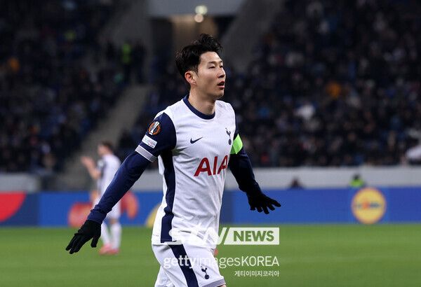 토트넘 홋스퍼의 손흥민이 24일(한국시간) 호펜하임과의 2024/25시즌 유럽축구연맹(UEFA) 유로파리그(UEL) 리그 페이즈 7차전에서 득점 후 세리머니 중이다. 사진┃게티이미지코리아