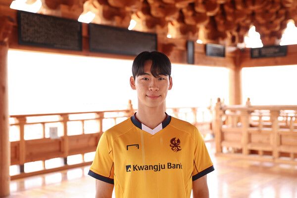 광주FC에 합류한 황재환. 장소는 희경루. 사진┃광주FC