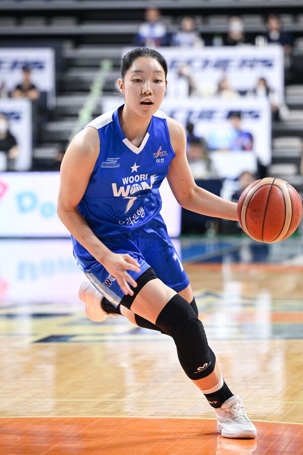 우리은행 이민지가 31일 삼성생명전에서 스핀무브를 활용한 3점 플레이 등 빼어난 활약을 펼쳤다. 사진┃WKBL