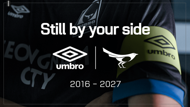 성남FC와 엄브로의 계약 연장 안내 포스터. /사진=성남FC