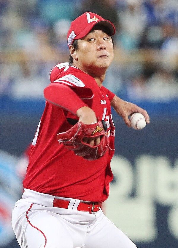 지난 14일 오후 6시 30분 대구 삼성라이온즈파크에서 열린 삼성 라이온즈와 2025 신한 SOL 뱅크 KBO 포스트시즌(PS) 준플레이오프(준PO·5전 3선승제) 4차전 선발 등판해 5이닝 1피안타 1실점 3볼넷 5탈삼진을 기록한 투수 김광현. /사진=SSG 랜더스