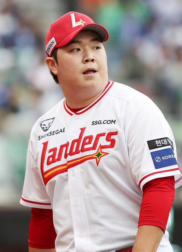 이로운이 지난 9일 인천 SSG랜더스필드에서 열린 2025 신한 SOL뱅크 KBO리그 삼성과 준플레이오프 1차전에 불펜으로 출전했다./사진=SSG랜더스