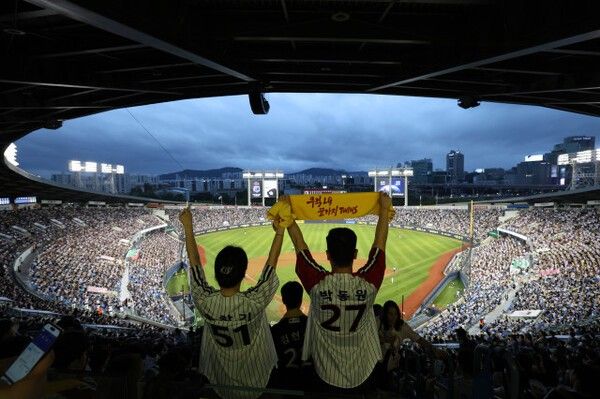 2일&nbsp;오후&nbsp;6시 잠실야구장에서 자체&nbsp;청백전&nbsp;경기 및 한국시리즈 출정식을 진행하는 LG 트윈스. /사진=LG 트윈스